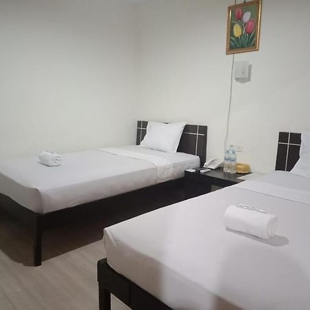 Hotel Meganita Mamuju Εξωτερικό φωτογραφία