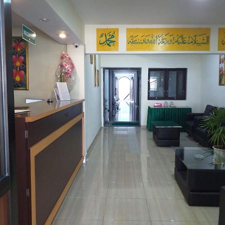 Hotel Meganita Mamuju Εξωτερικό φωτογραφία